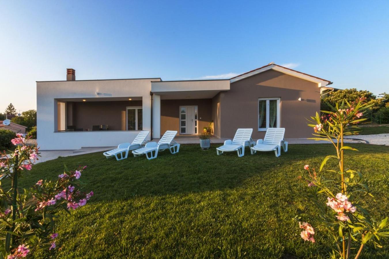 Holiday Home Pula *